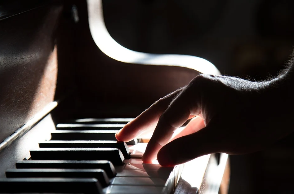 Hand Playing